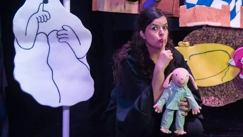 Los Cuentos de Lunena  presentará en una divertida obra a una bruja encantadora que descubre que la verdadera magia está en quererse tal y como es.
